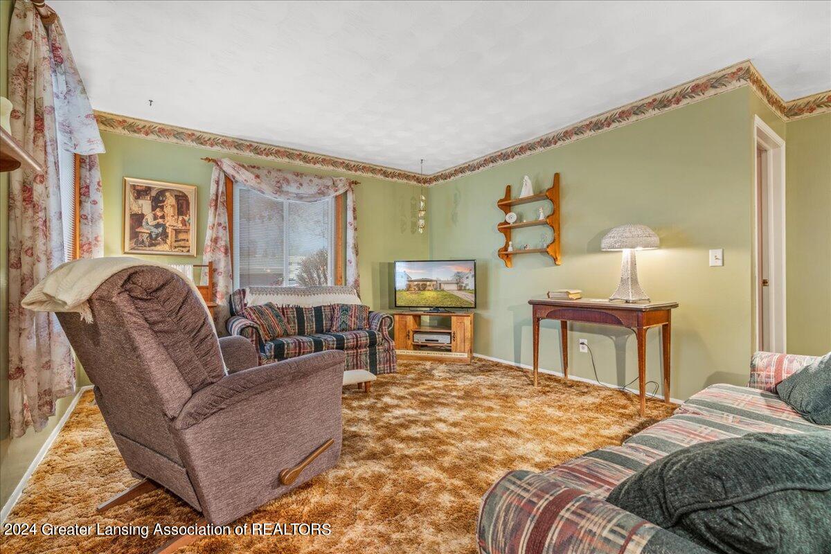 4130 Rivershell Lane Lansing, MI 48911 - Photo 5 of 31 Livingroom