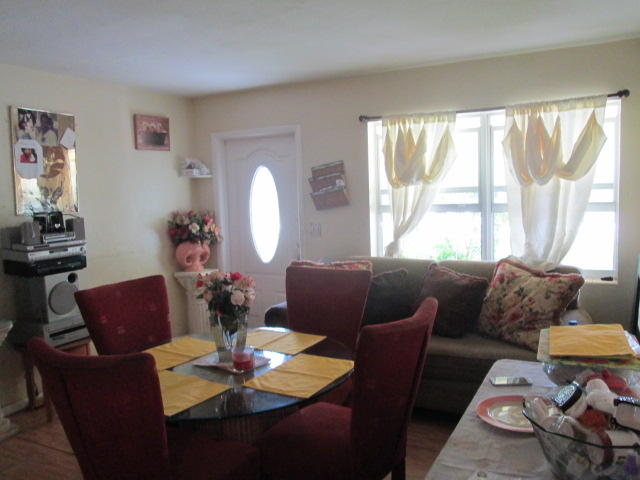 435 Miner Road Boynton Beach, FL 33435 - Photo 2 of 21 Lving Room