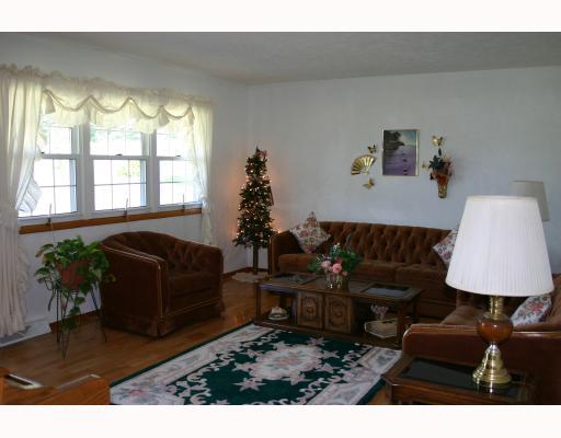 126 Slease Road Kittanning, PA 16201 - Photo 3 of 8 Living Room.