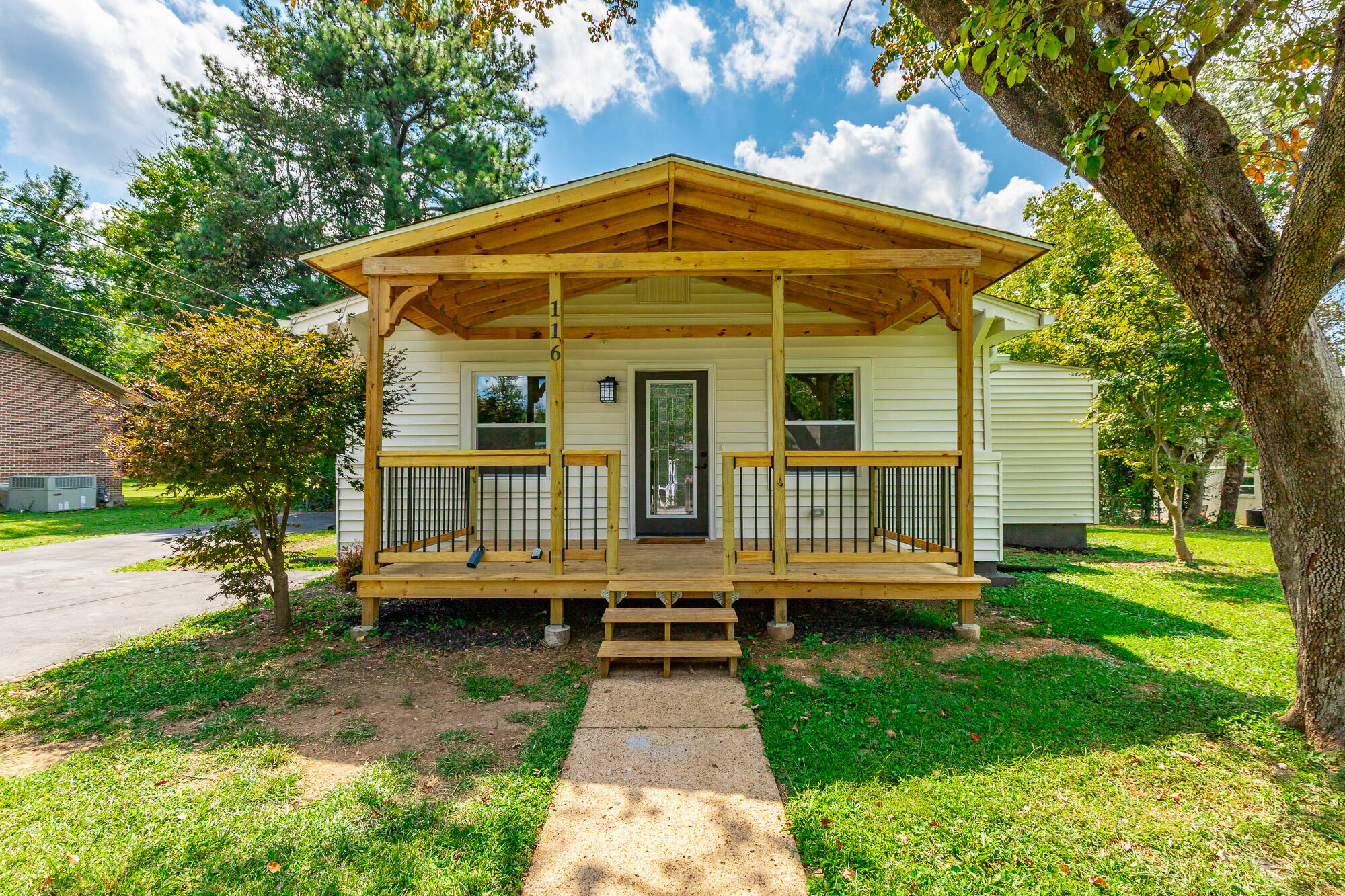 116 Harding Road Chattanooga, TN 37415 - Photo 2 of 69 116 Harding Road HD-81