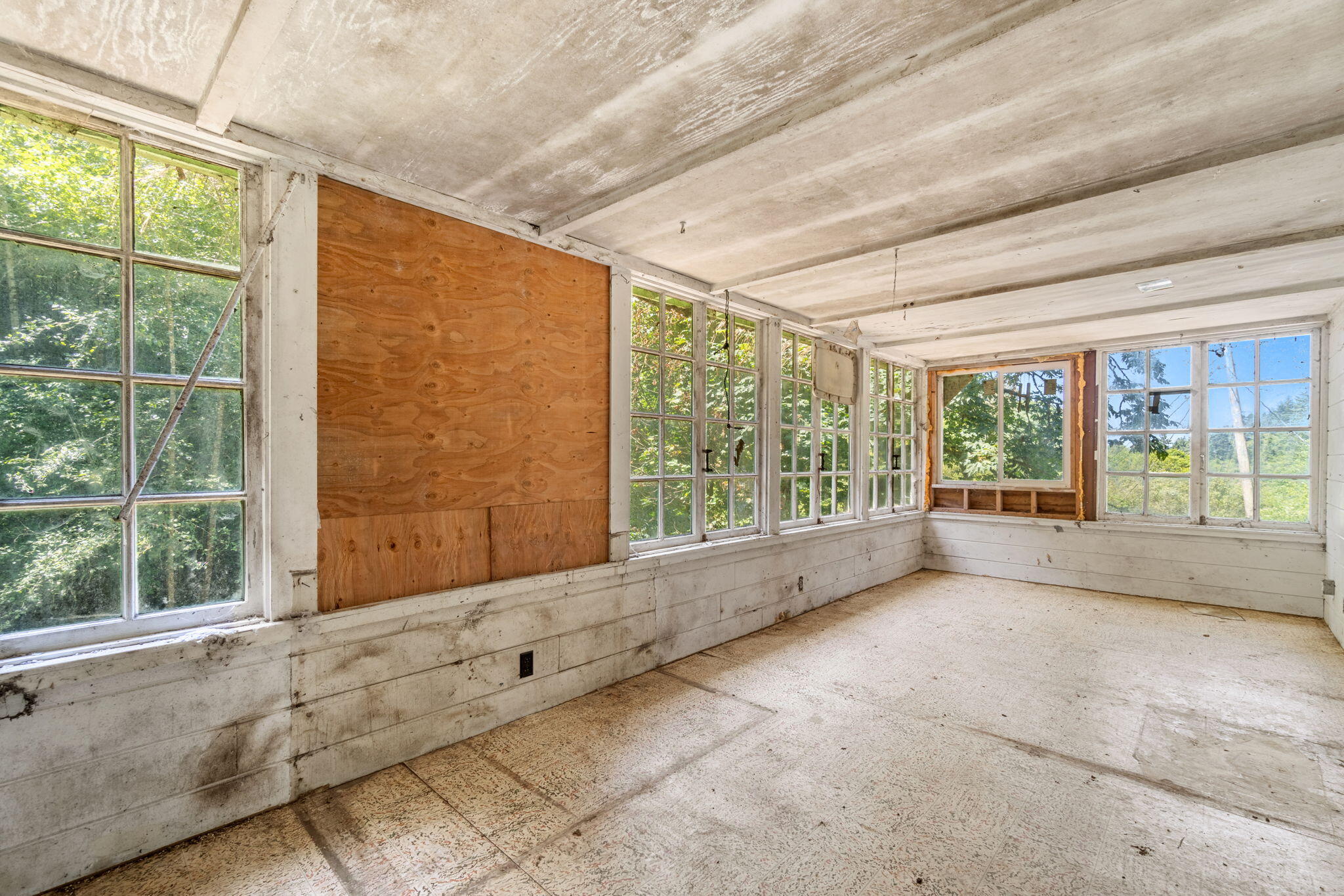 755-763 Oeschger Road Ferndale, CA 95536 - Photo 30 of 36 a view of an empty room with wooden floor and a window