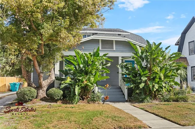 a view of a front of house with a yard