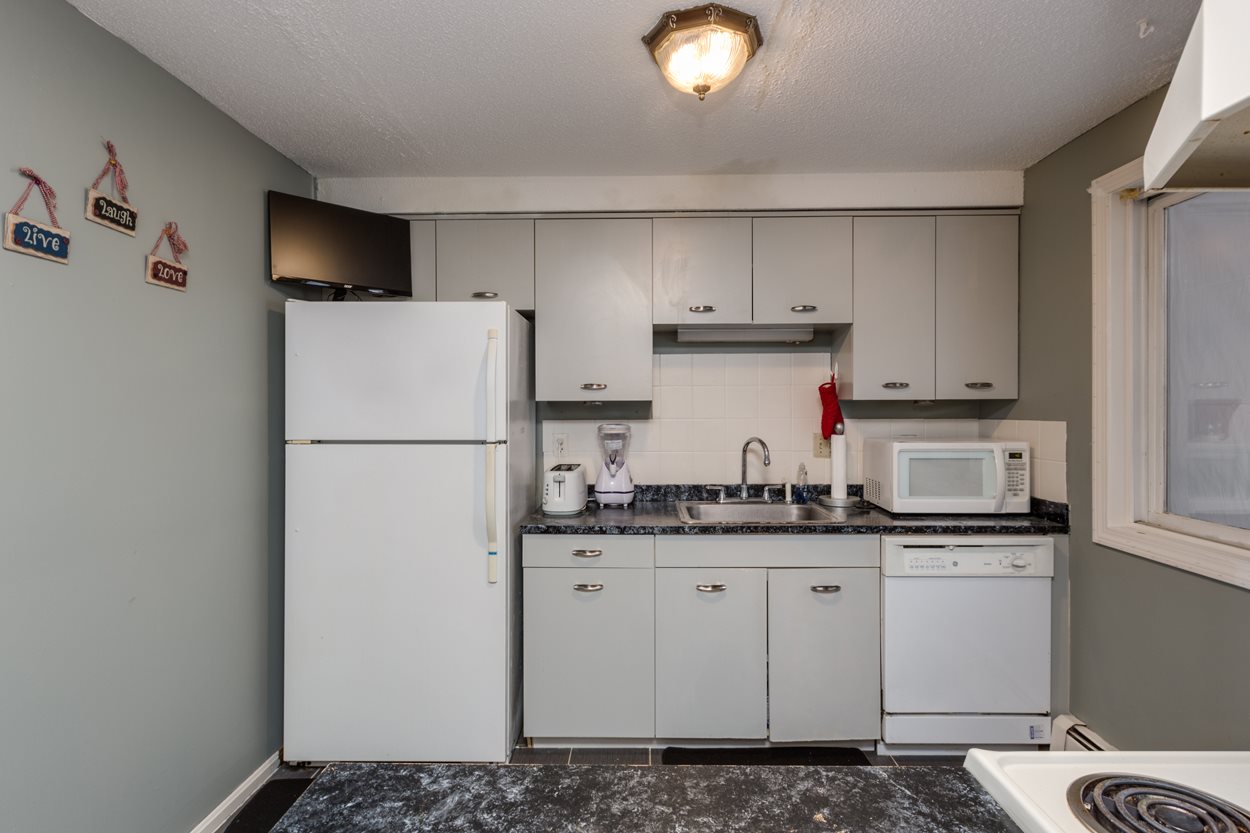 32 B Dale Road, Unit B Hooksett, NH 03106 - Photo 14 of 38