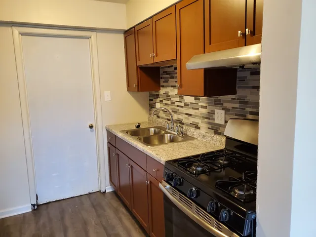 $131,999 | 19135 Pine Drive, Unit 2, Country Club Hills, IL 60478