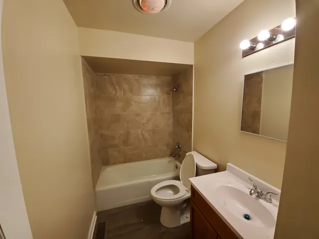 $131,999 | 19135 Pine Drive, Unit 2, Country Club Hills, IL 60478