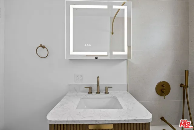 $1,021,000 | 951 North Martel Avenue, Los Angeles, CA 90046