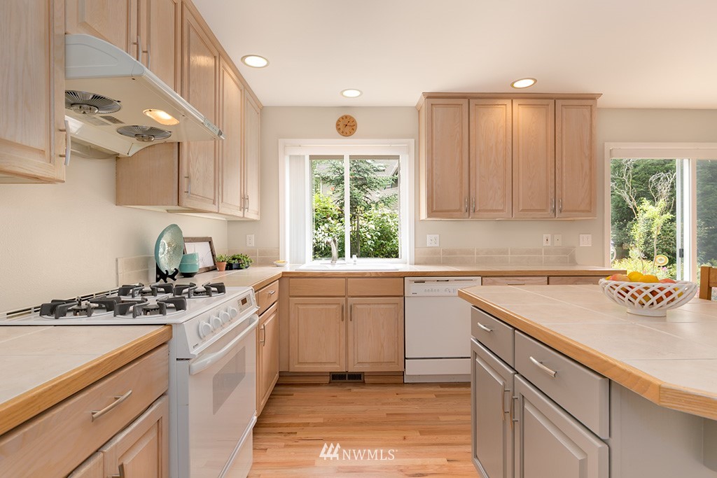 114 198th Place Southwest Bothell, WA 98012 - Photo 7 of 25