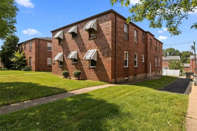 $1,225 | 3927 Jamieson Avenue, Unit 1W, St. Louis, MO 63109