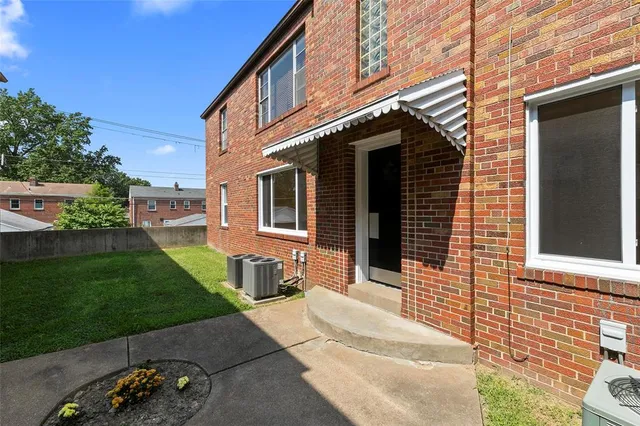$1,225 | 3927 Jamieson Avenue, Unit 1W, St. Louis, MO 63109