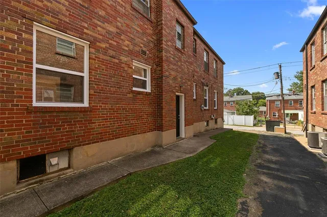 $1,225 | 3927 Jamieson Avenue, Unit 1W, St. Louis, MO 63109