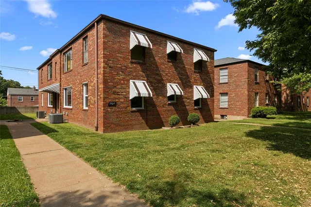 $1,225 | 3927 Jamieson Avenue, Unit 1W, St. Louis, MO 63109