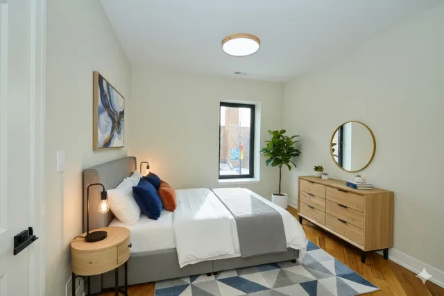 $3,995 | 5200 North Winthrop Avenue, Unit 2S, Chicago, IL 60640