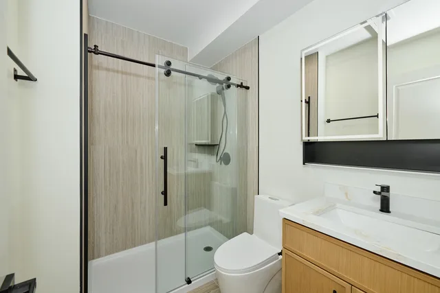 $3,995 | 5200 North Winthrop Avenue, Unit 2S, Chicago, IL 60640