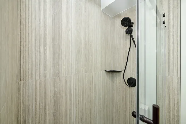 $3,995 | 5200 North Winthrop Avenue, Unit 2S, Chicago, IL 60640