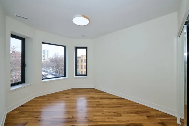 $3,995 | 5200 North Winthrop Avenue, Unit 2S, Chicago, IL 60640