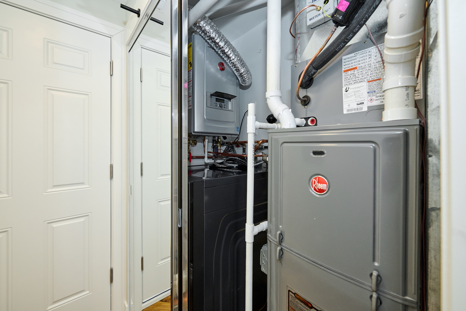 5200 North Winthrop Avenue, Unit 2S Chicago, IL 60640 - Photo 20 of 22 a view of water heater room