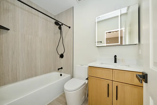 $3,995 | 5200 North Winthrop Avenue, Unit 2S, Chicago, IL 60640