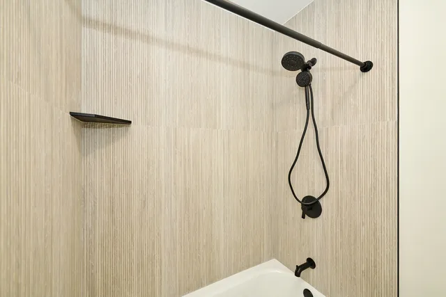 $3,995 | 5200 North Winthrop Avenue, Unit 2S, Chicago, IL 60640