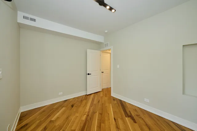 $3,995 | 5200 North Winthrop Avenue, Unit 2S, Chicago, IL 60640