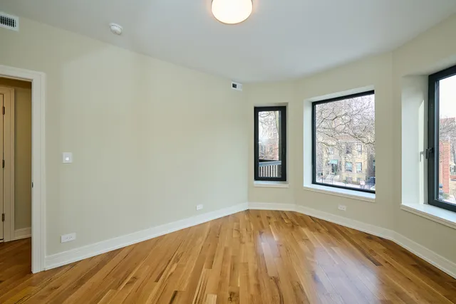 $3,995 | 5200 North Winthrop Avenue, Unit 2S, Chicago, IL 60640