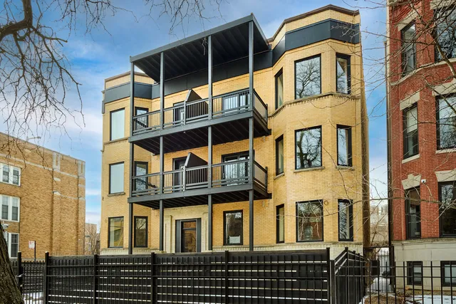 $3,995 | 5200 North Winthrop Avenue, Unit 2S, Chicago, IL 60640
