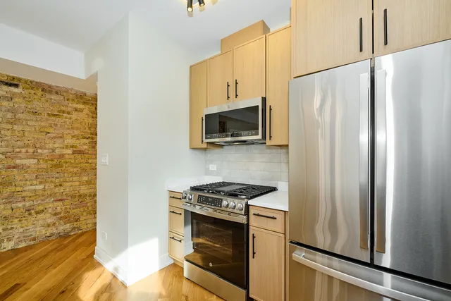 $3,995 | 5200 North Winthrop Avenue, Unit 2S, Chicago, IL 60640