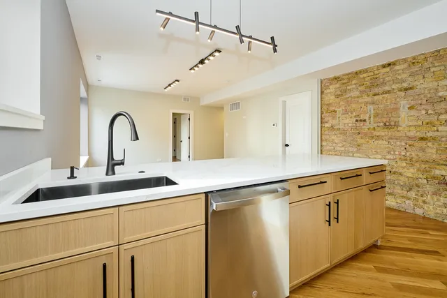 $3,995 | 5200 North Winthrop Avenue, Unit 2S, Chicago, IL 60640