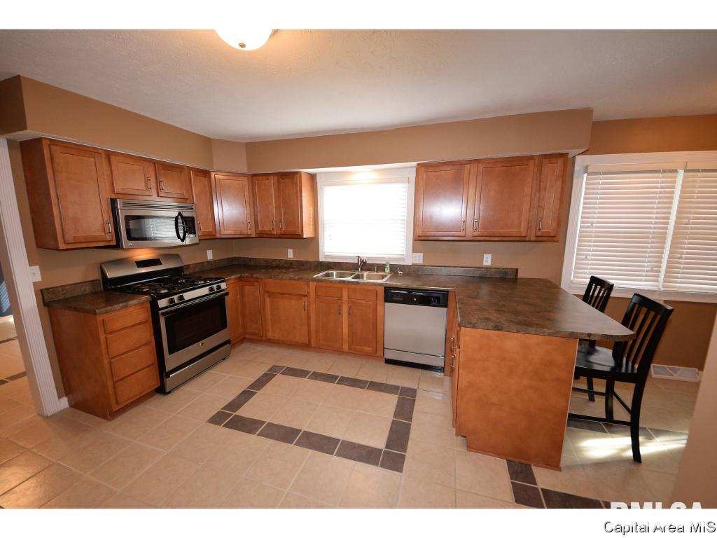 100 Cartwright Drive Springfield, IL 62702 - Photo 3 of 22