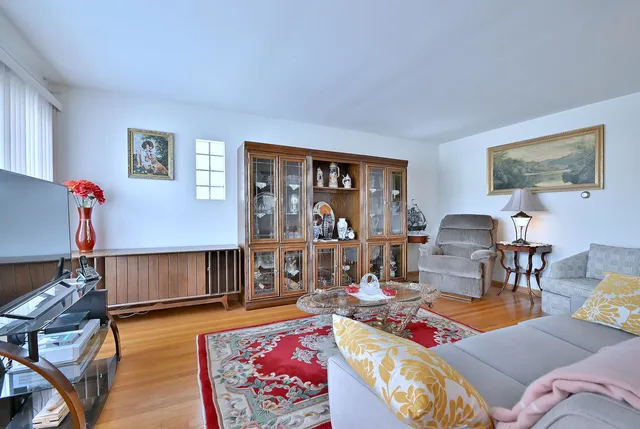 $499,000 | 7421 West Oakton Street, Niles, IL 60714