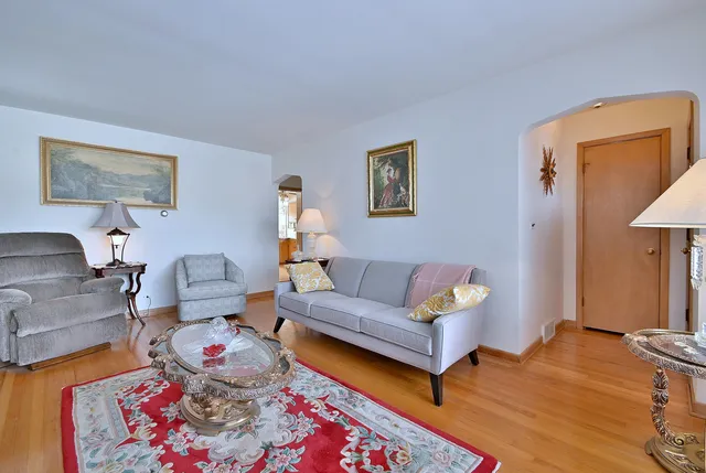 $499,000 | 7421 West Oakton Street, Niles, IL 60714