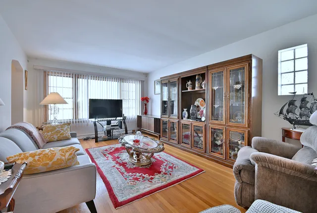 $499,000 | 7421 West Oakton Street, Niles, IL 60714