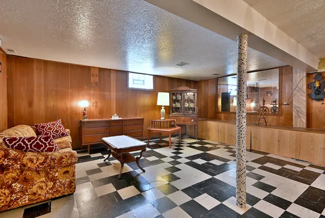 $499,000 | 7421 West Oakton Street, Niles, IL 60714