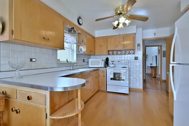 $499,000 | 7421 West Oakton Street, Niles, IL 60714