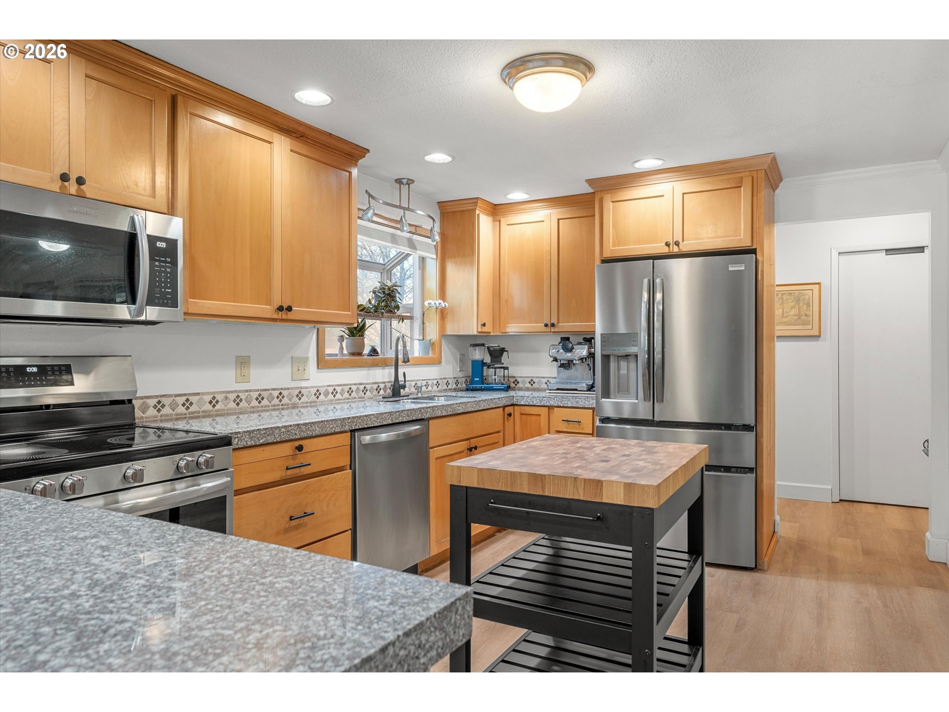5226 Southwest Taylors Ferry Road Portland, OR 97219 - Photo 13 of 30 Gallery Image 13