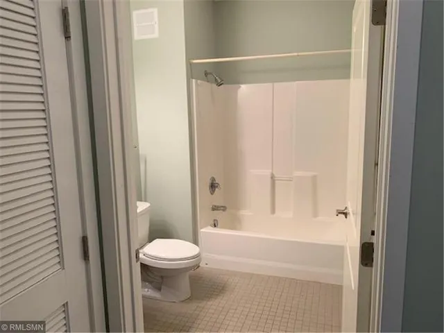 $285,000 | 619 Southeast 8th Street, Unit 103, Minneapolis, MN 55414