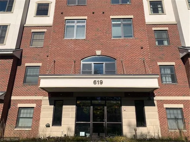 $285,000 | 619 Southeast 8th Street, Unit 103, Minneapolis, MN 55414