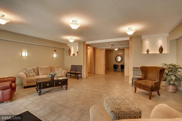 $285,000 | 619 Southeast 8th Street, Unit 103, Minneapolis, MN 55414