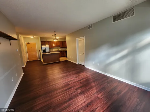 $285,000 | 619 Southeast 8th Street, Unit 103, Minneapolis, MN 55414