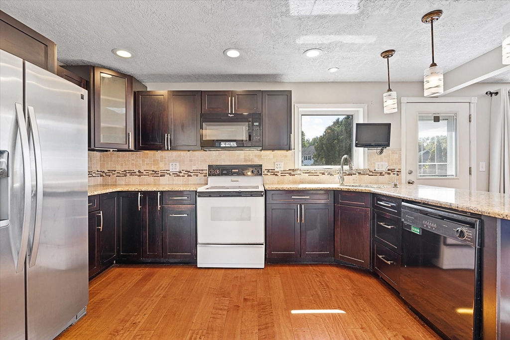 30 Rising Street Agawam, MA 01030 - Photo 5 of 41 Gallery Image 5