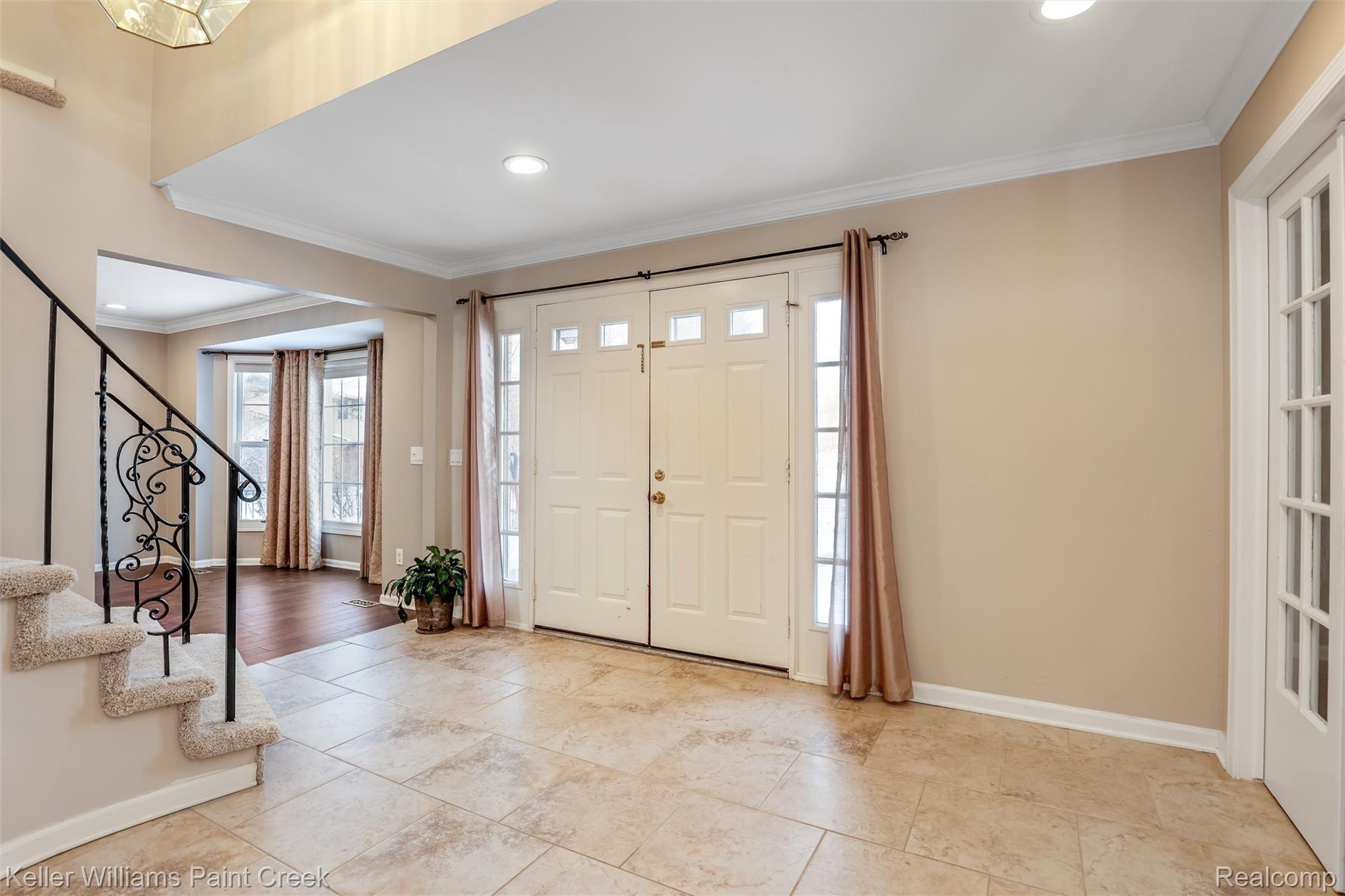 1886 Snowden Court Rochester, MI 48306 - Photo 3 of 41 Foyer