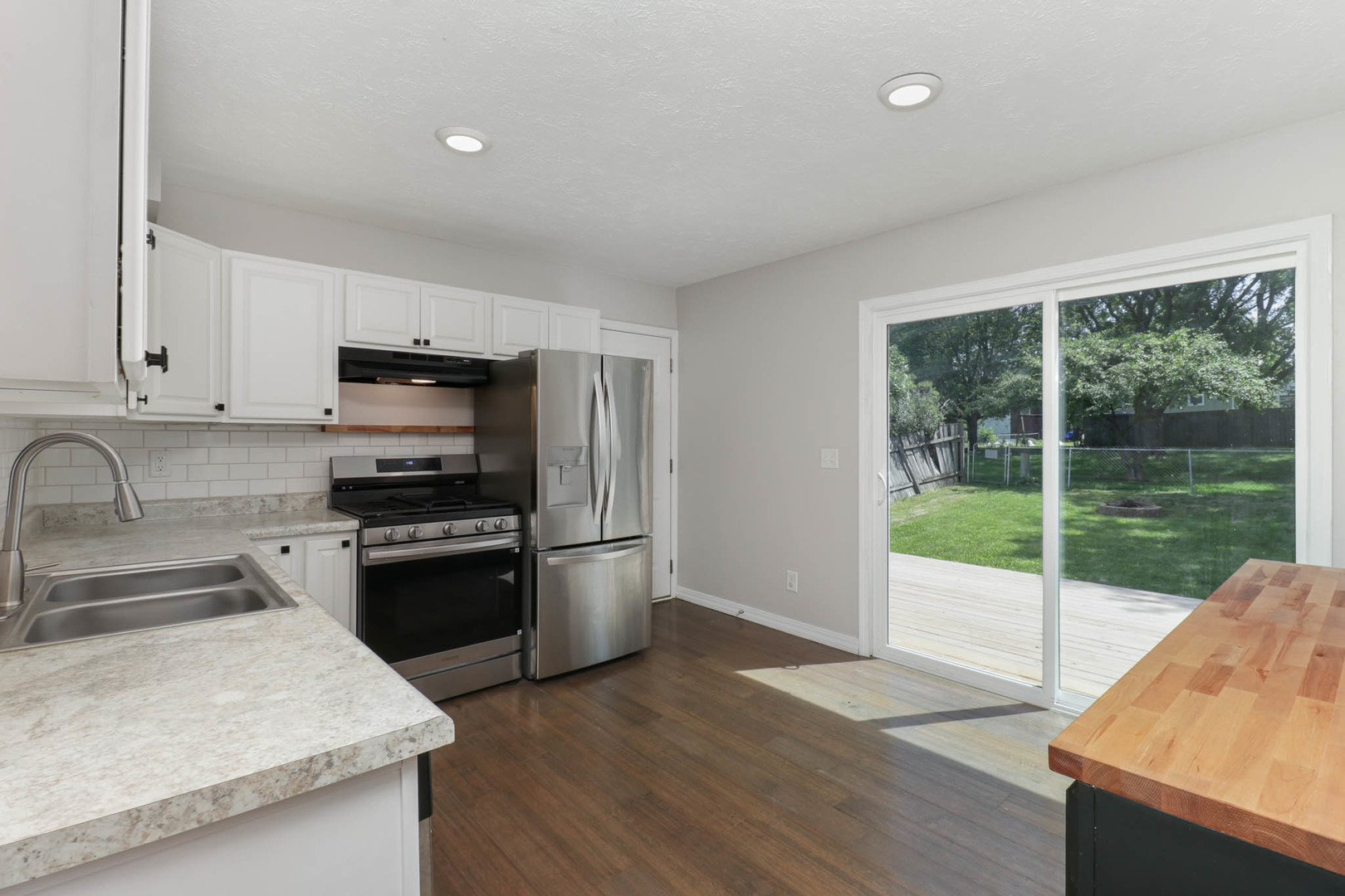 1407 Ridgeport Avenue Bloomington, IL 61704 - Photo 6 of 41