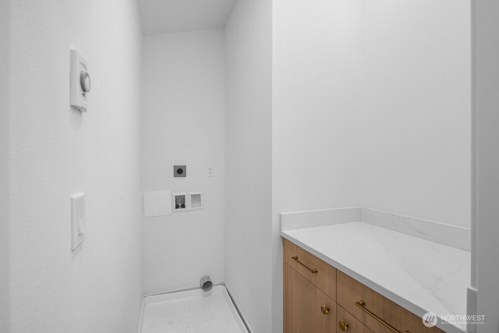 3215 22nd Avenue South Seattle, WA 98144 - Photo 23 of 28 a bathroom with a bathtub