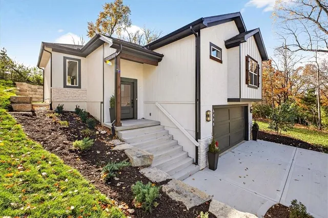 $450,000 | 6448 Northwest Cross Road, Parkville, MO 64152