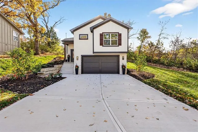 $450,000 | 6448 Northwest Cross Road, Parkville, MO 64152