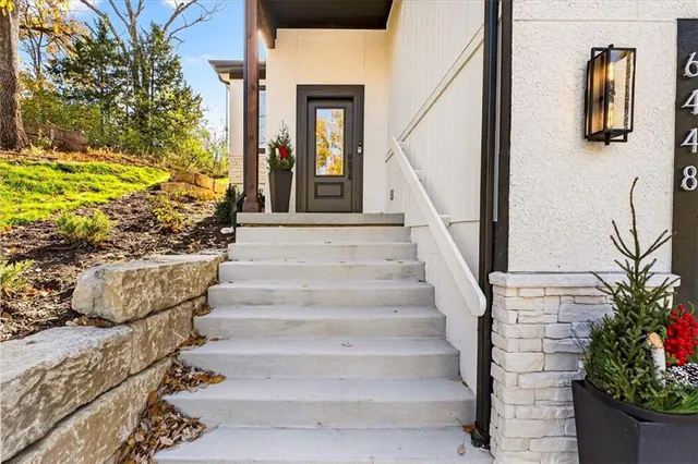 $450,000 | 6448 Northwest Cross Road, Parkville, MO 64152