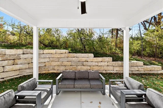 $450,000 | 6448 Northwest Cross Road, Parkville, MO 64152