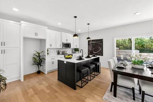 $450,000 | 6448 Northwest Cross Road, Parkville, MO 64152