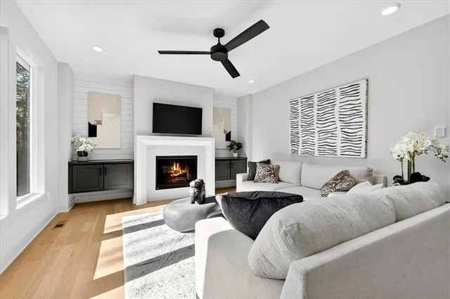 $450,000 | 6448 Northwest Cross Road, Parkville, MO 64152