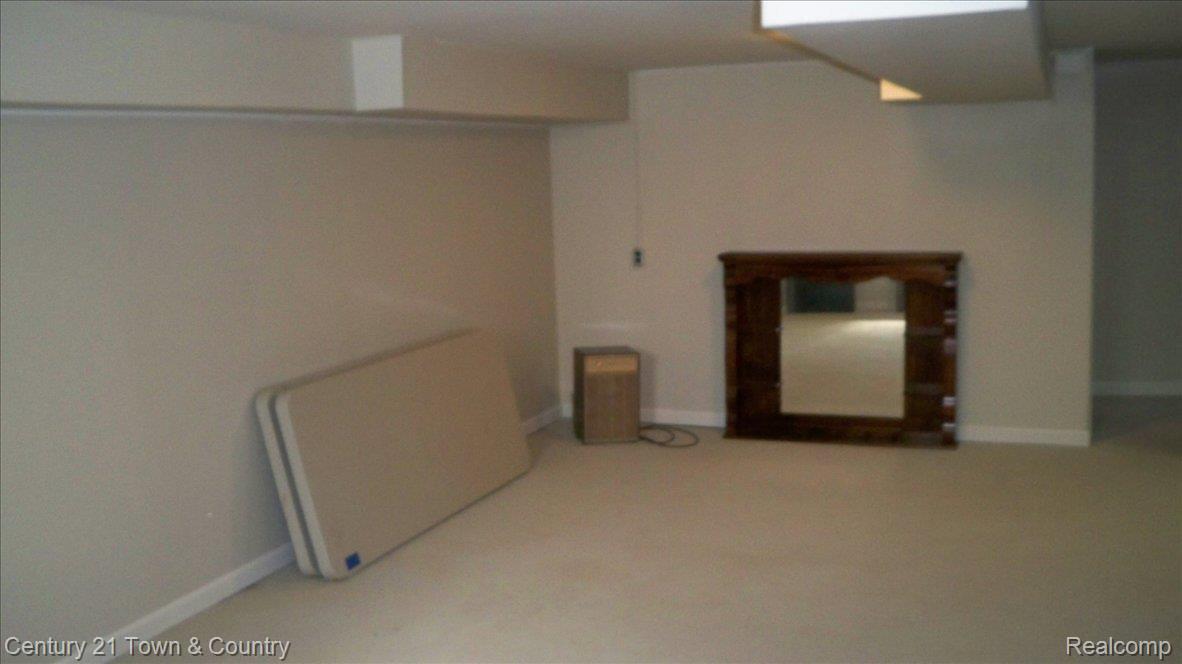 290 Booth Road Troy, MI 48085 - Photo 15 of 24 100_3280