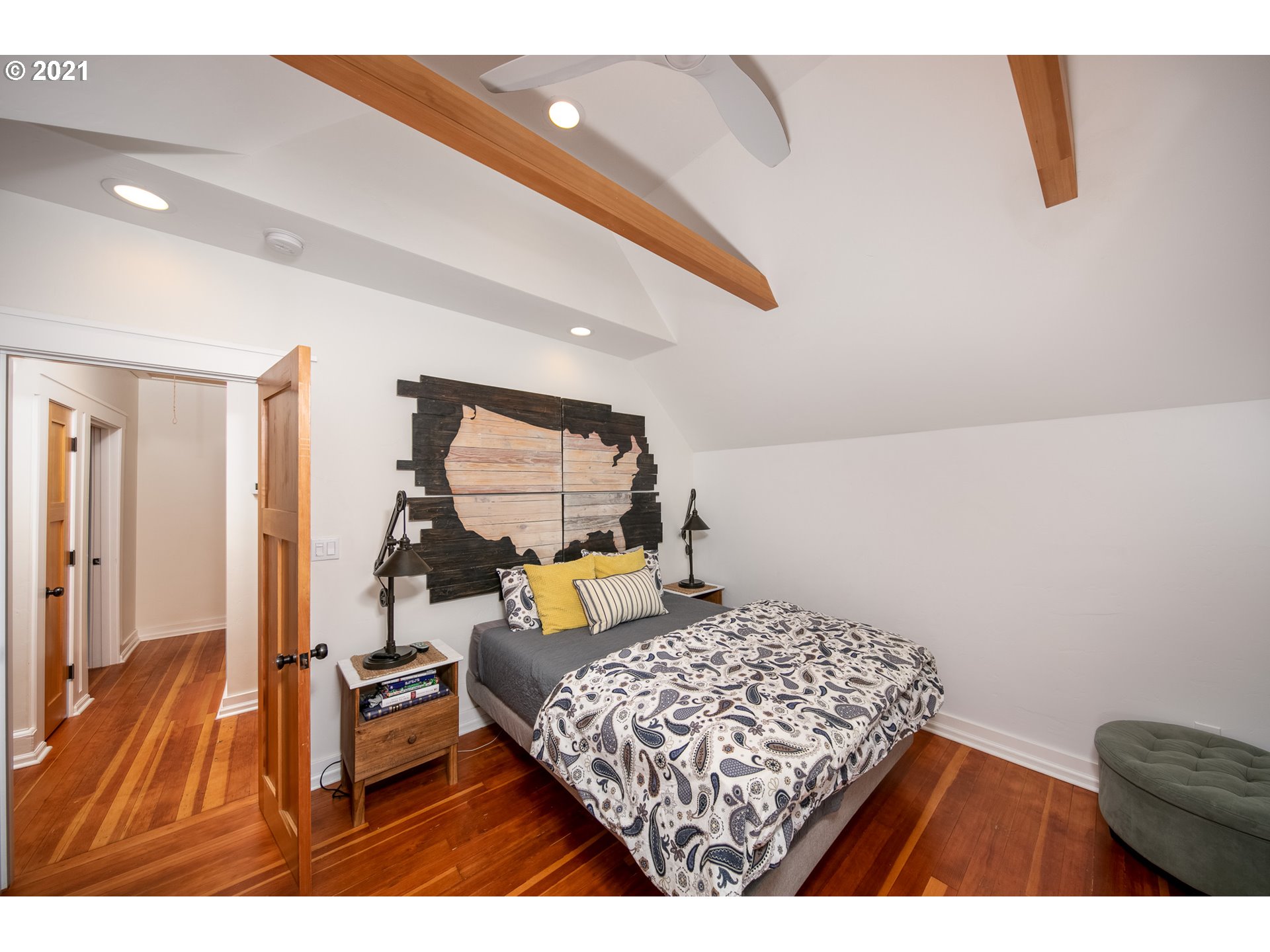 1223 State Street Hood River, OR 97031 - Photo 11 of 32